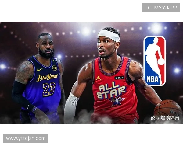 雷霆众将启程球馆亚历山大低调亮相展现独特穿搭风格